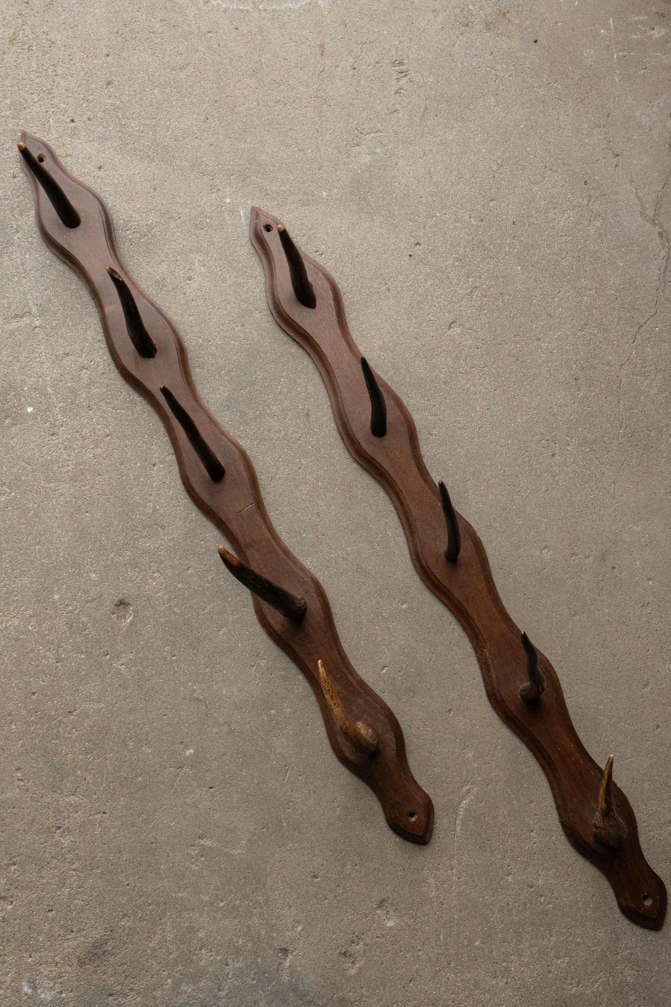 French Oak Sporting Rack | Wall - Mounted Rod Rack with Horn Hooks | Set of 2 - IDYLL MANOR