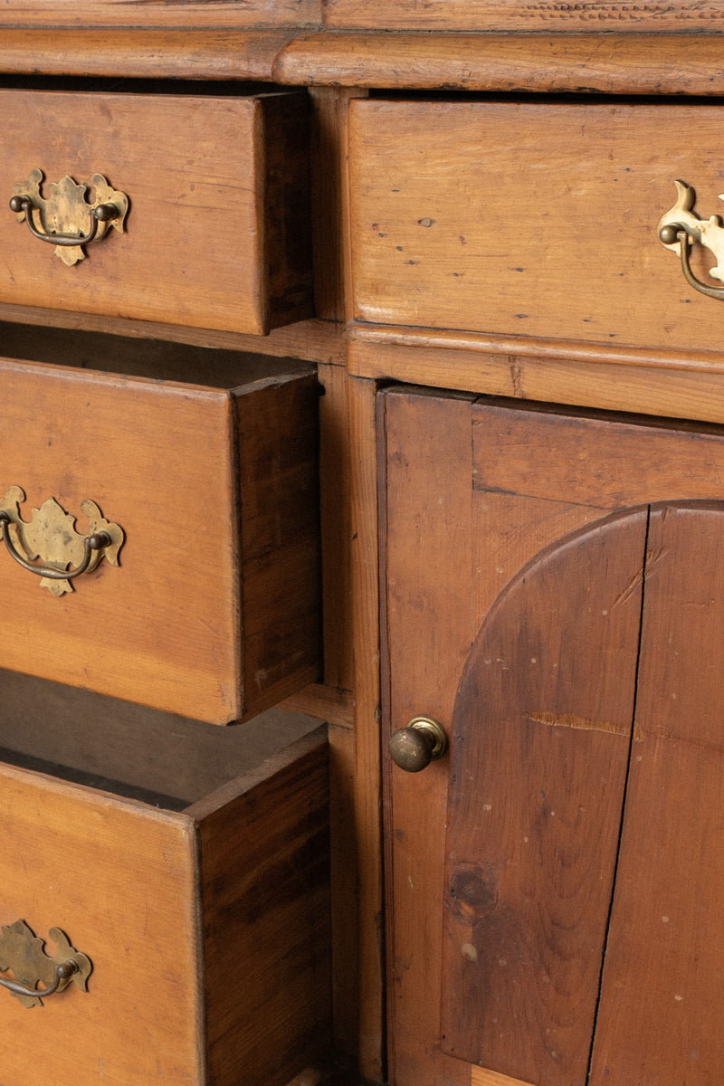 Amber Kitchen Dresser | Open Shelving - IDYLL MANOR
