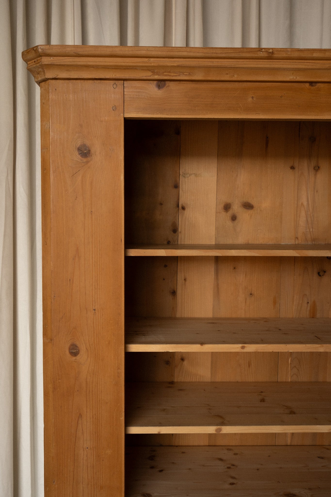 Antique English Kitchen Pantry/Linen Cupboard | 5 Shelves - IDYLL MANOR