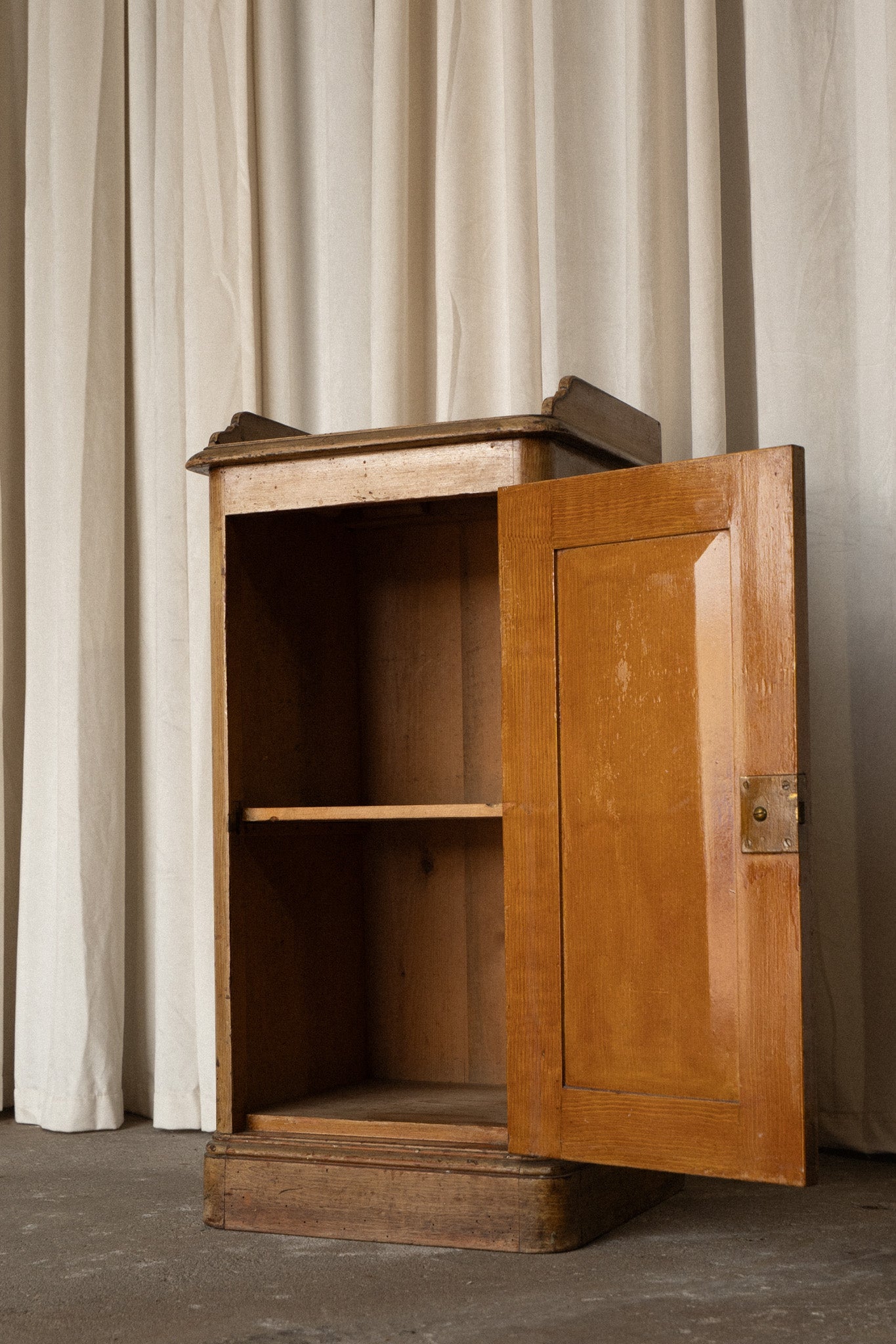Single English Bedside Locker | Antique Pine Nightstand Cabinet - IDYLL MANOR
