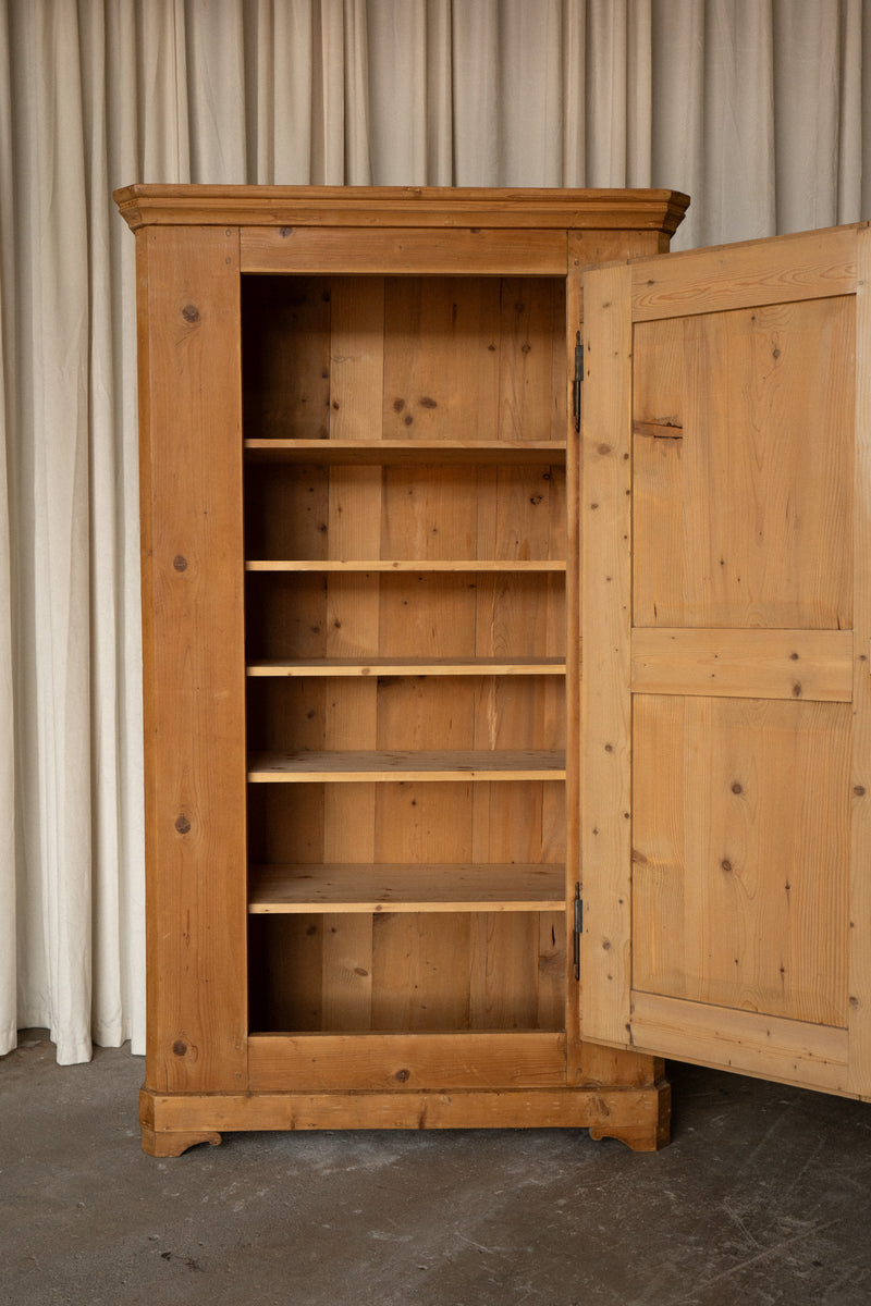 Antique English Kitchen Pantry/Linen Cupboard | 5 Shelves - IDYLL MANOR
