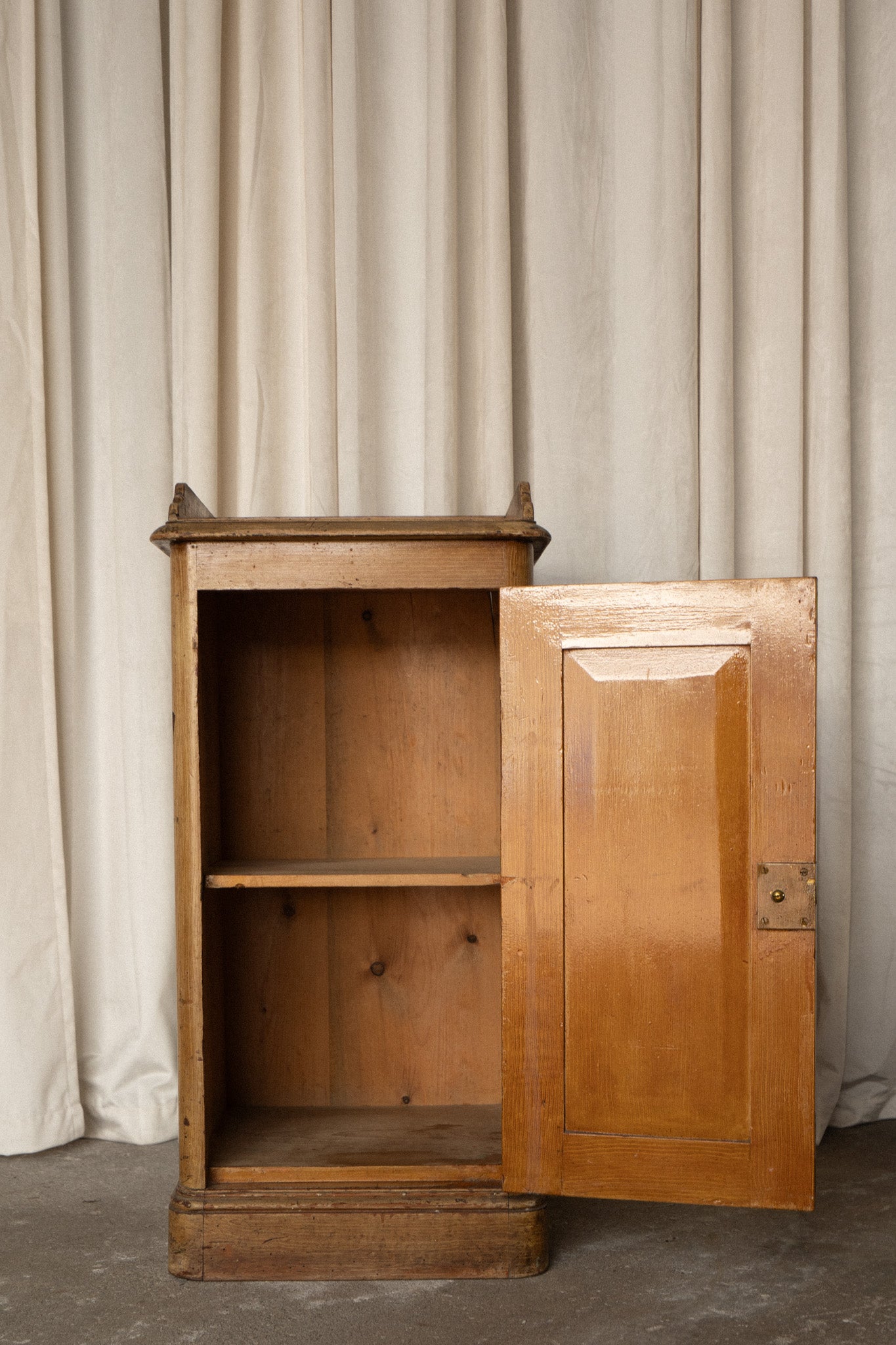 Single English Bedside Locker | Antique Pine Nightstand Cabinet - IDYLL MANOR