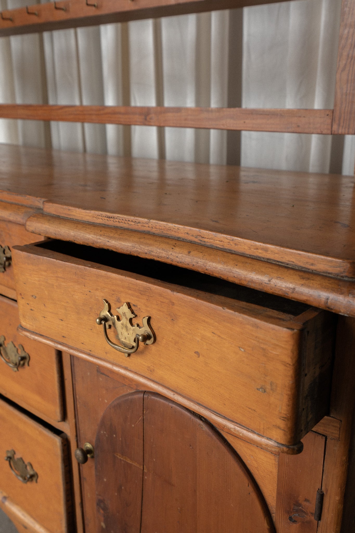 Amber Kitchen Dresser | Open Shelving - IDYLL MANOR
