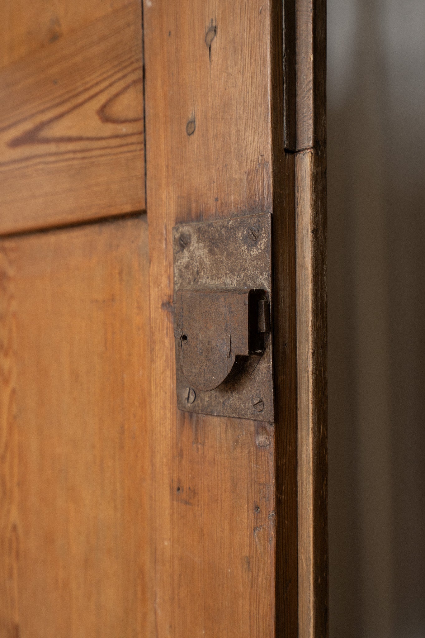 Rounded Corner Cabinet | Curved Back Cupboard - IDYLL MANOR