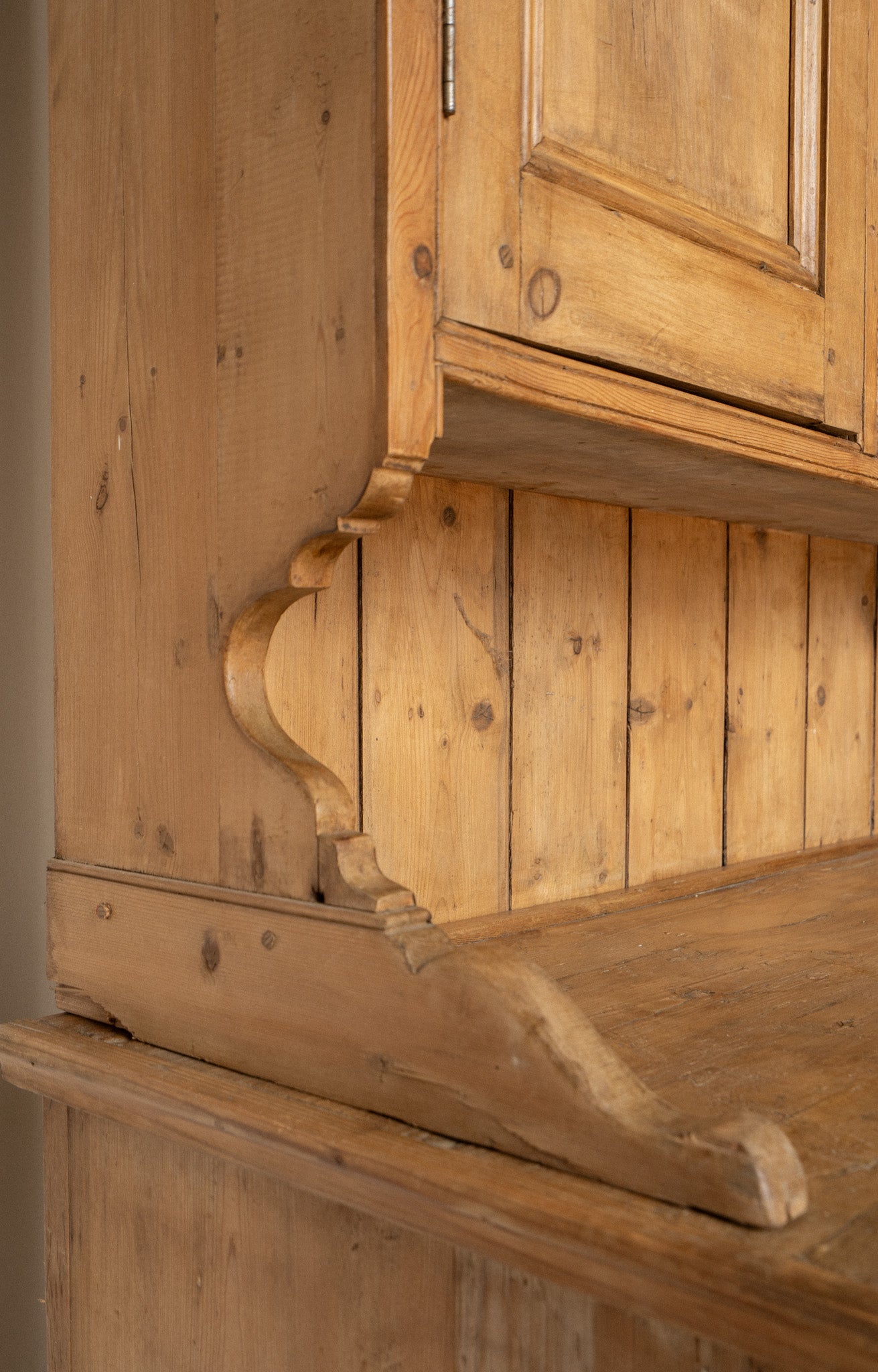 XL Antique Pine Kitchen Hutch | English Dresser Cabinet with Scalloped Shelving - IDYLL MANOR