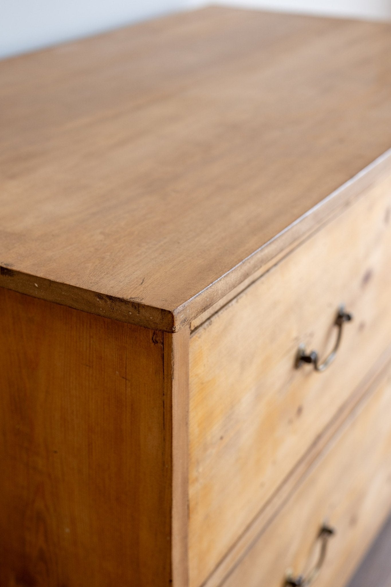 English Chest of Drawers - IDYLL MANOR