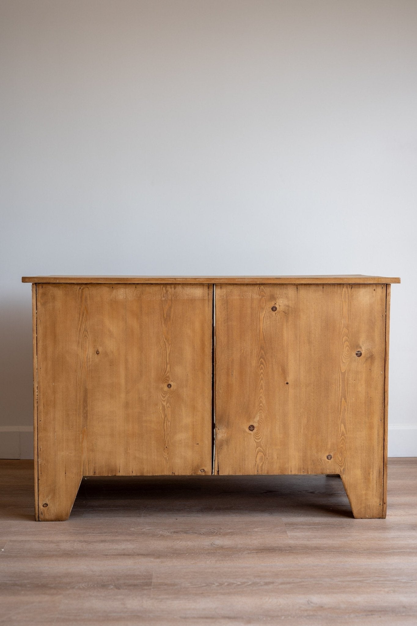 English Chest of Drawers - IDYLL MANOR