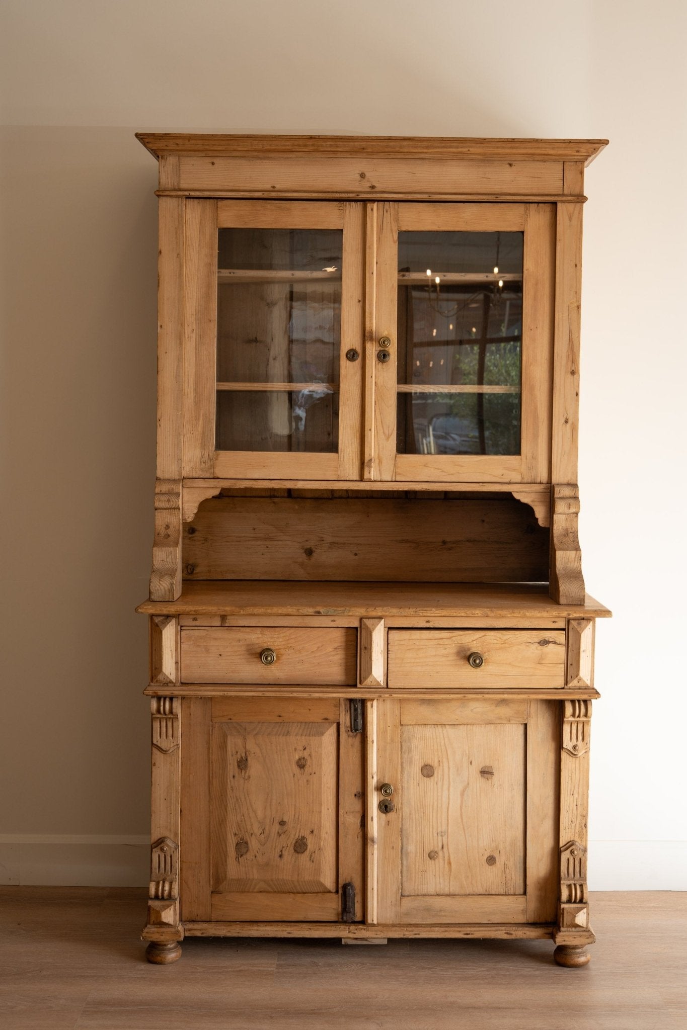 Cottage Kitchen Dresser - IDYLL MANOR