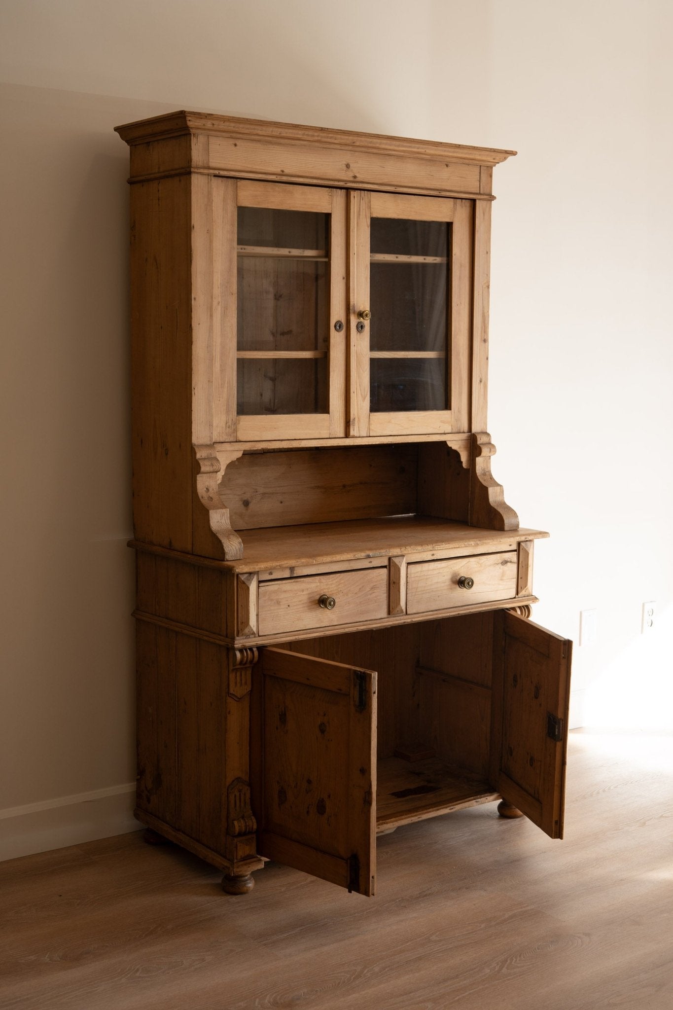 Cottage Kitchen Dresser - IDYLL MANOR