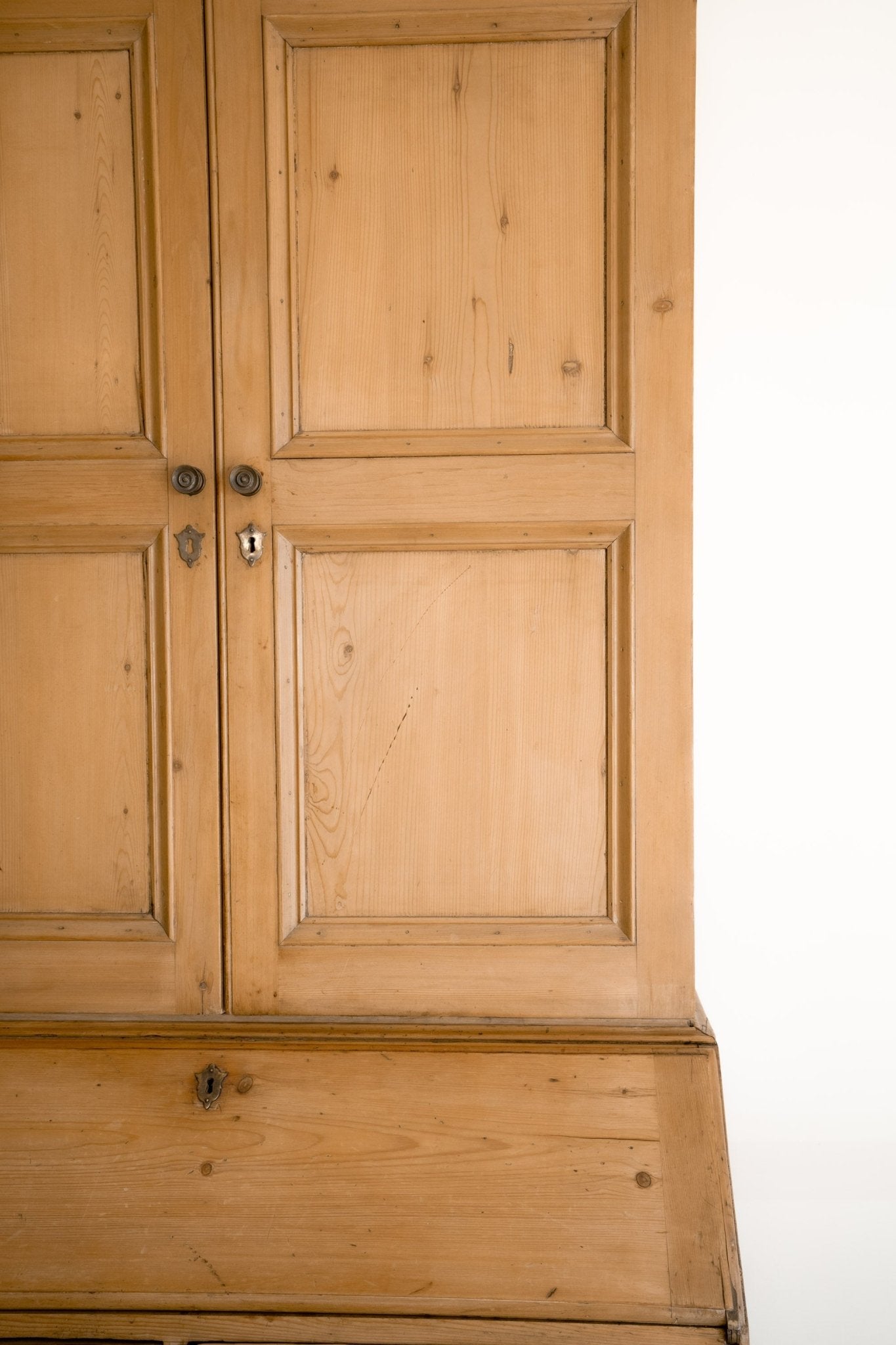 Georgian Bureau - IDYLL MANOR