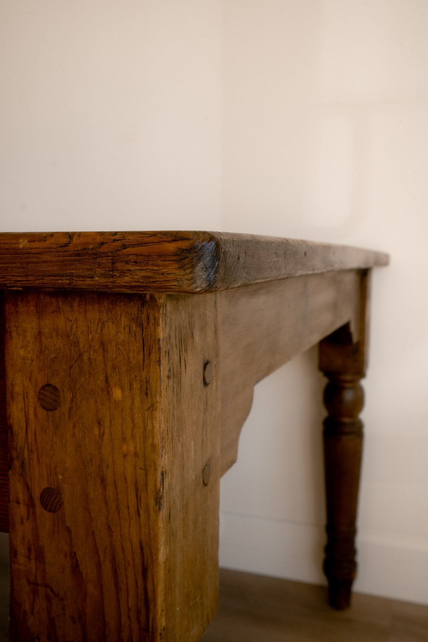Large Early Victorian Pine Dairy Table - IDYLL MANOR