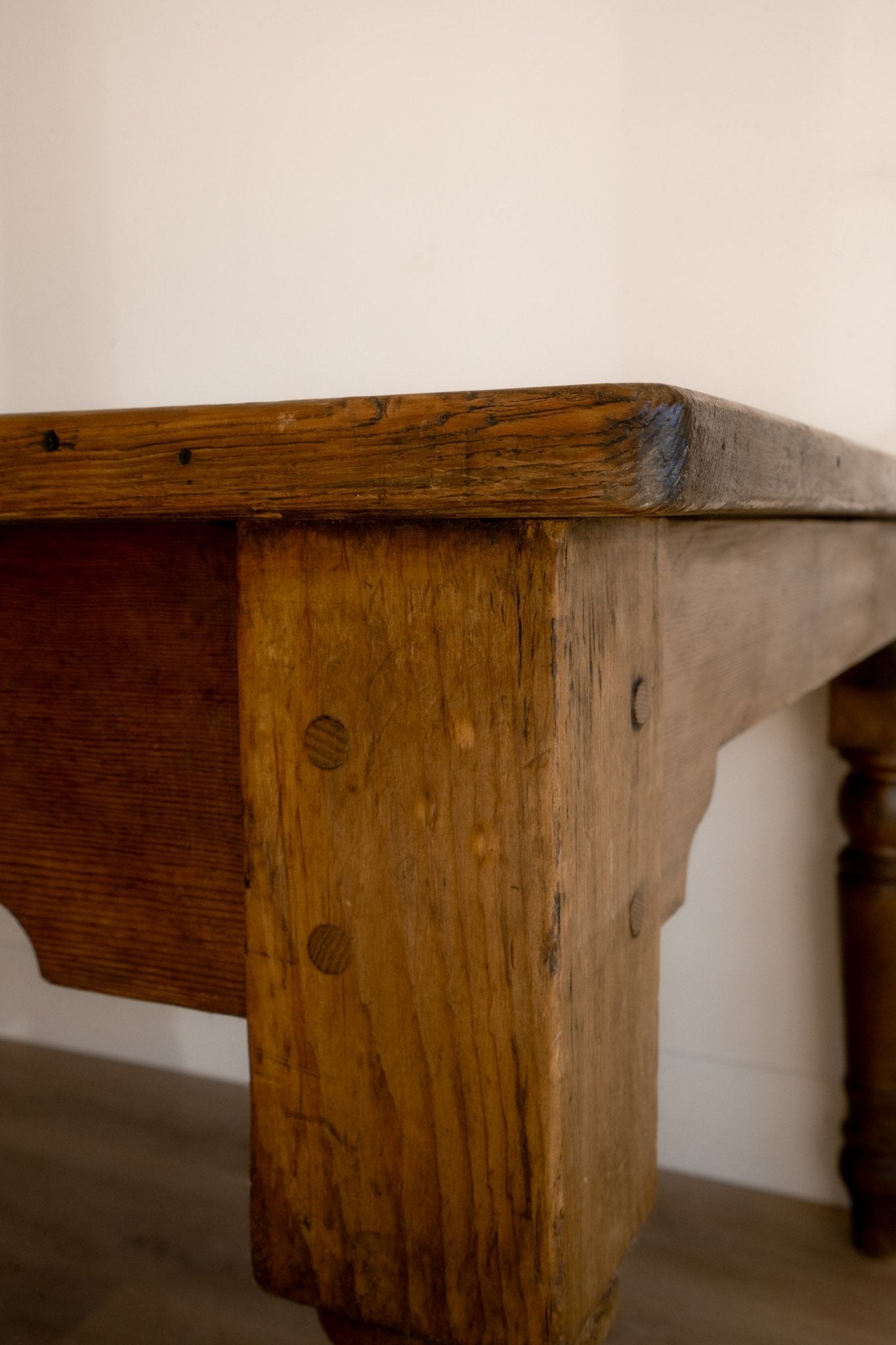 Large Early Victorian Pine Dairy Table - IDYLL MANOR