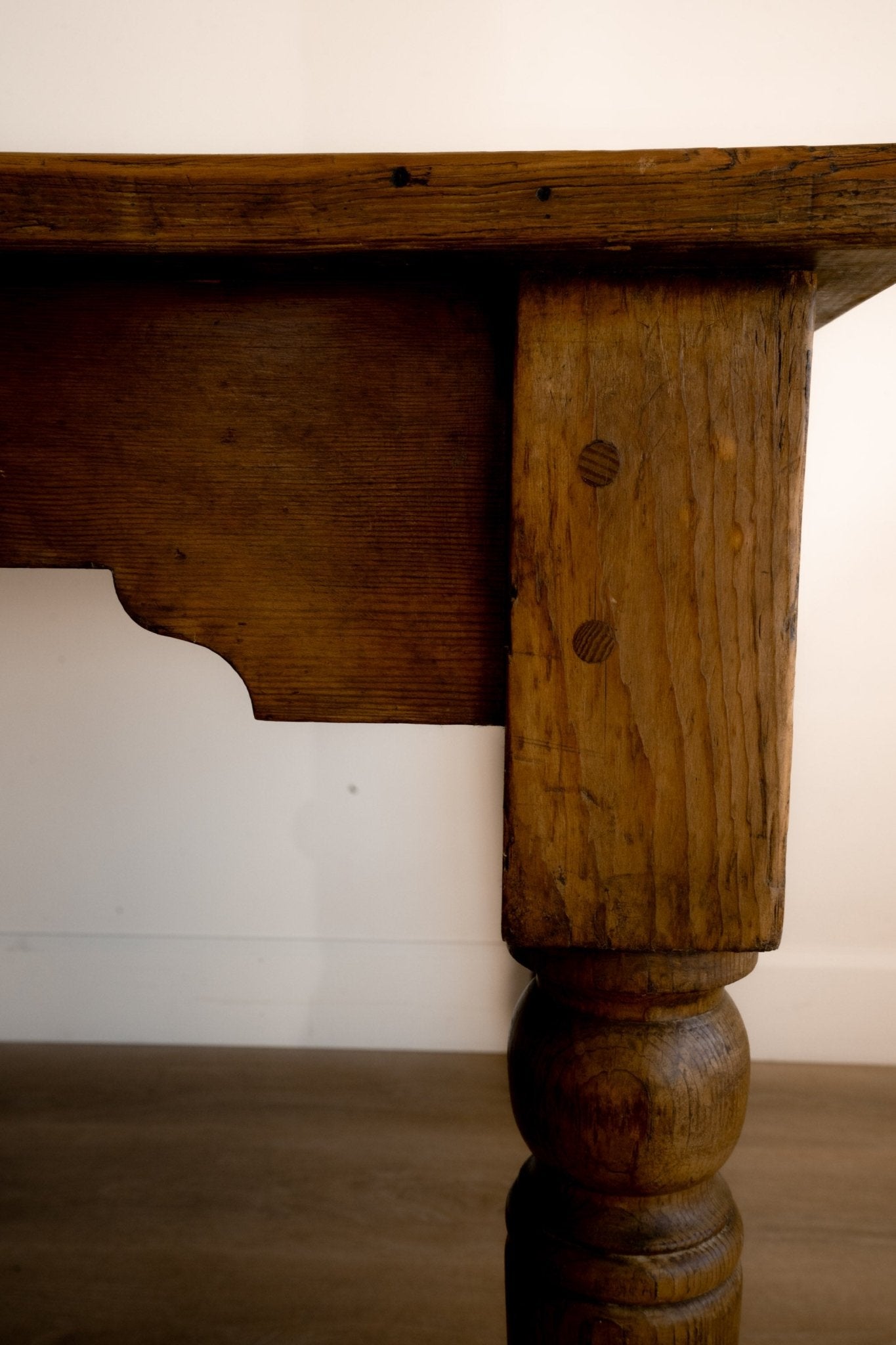 Large Early Victorian Pine Dairy Table - IDYLL MANOR