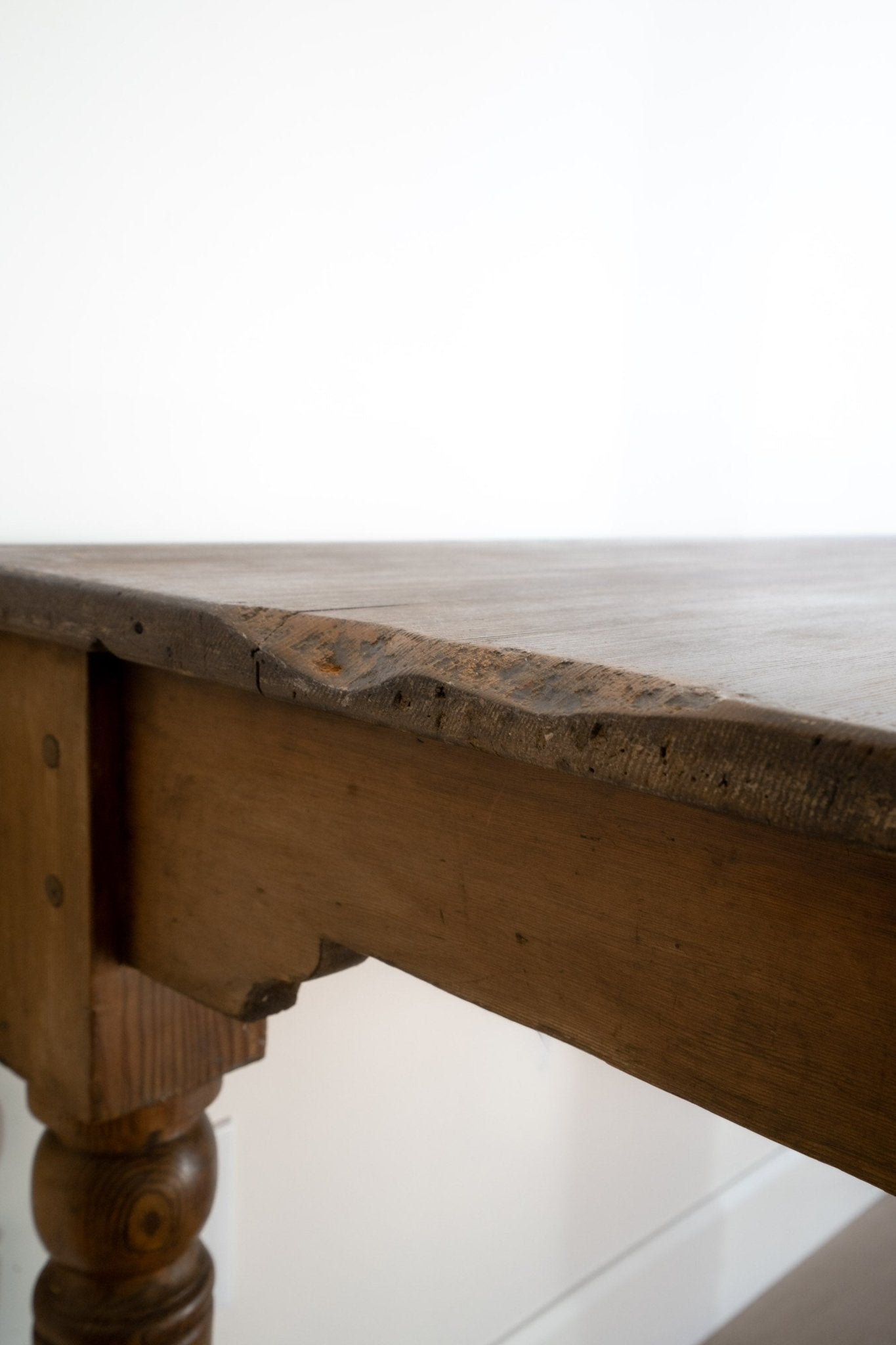 Large Early Victorian Pine Dairy Table - IDYLL MANOR