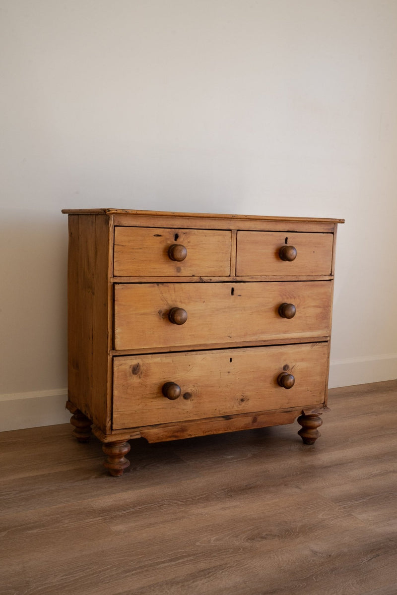 Small Pine Chest of Drawers - IDYLL MANOR
