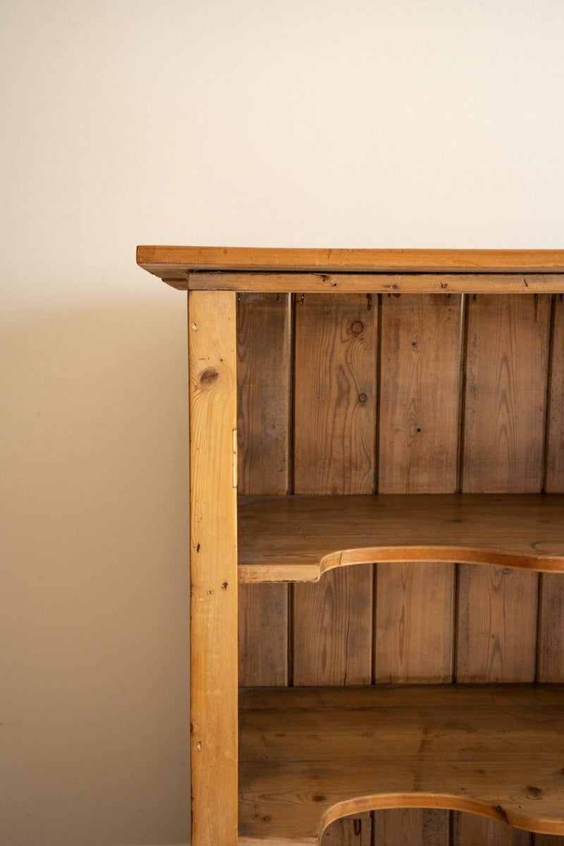 Scalloped Shelves Bookcase - IDYLL MANOR
