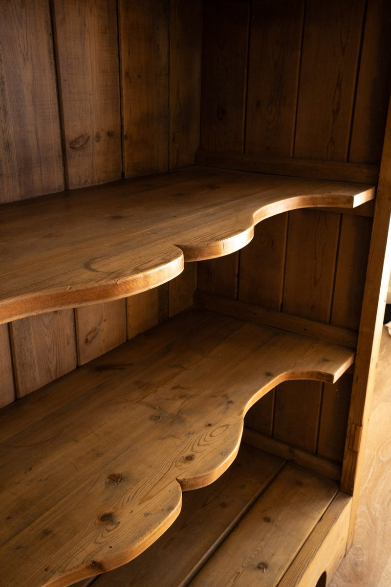 Scalloped Shelves Bookcase - IDYLL MANOR