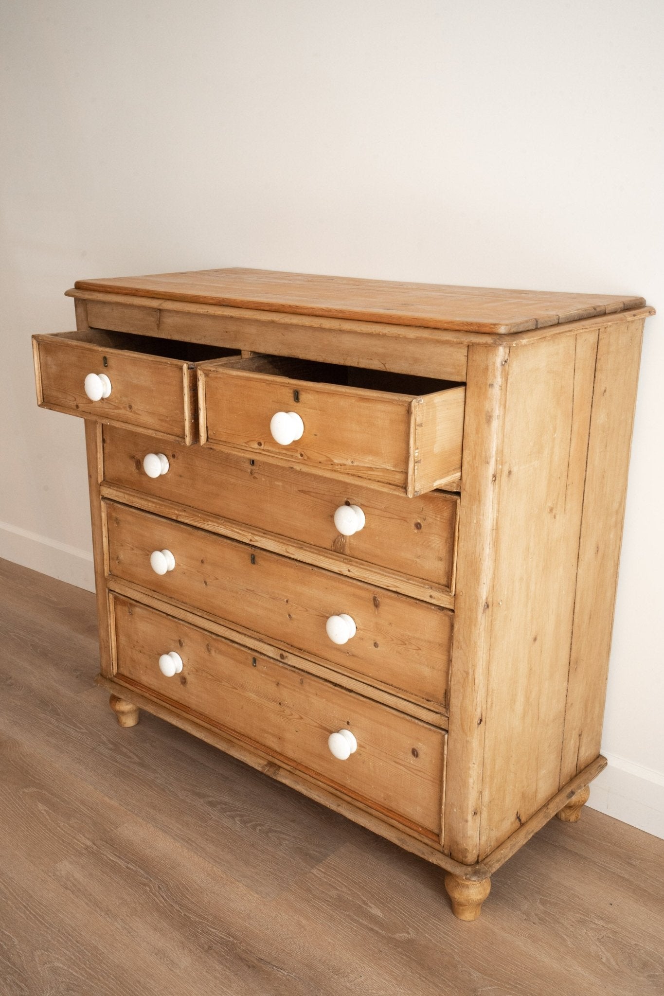 2/3 Porcelain Knob Pine Chest of Drawers - IDYLL MANOR