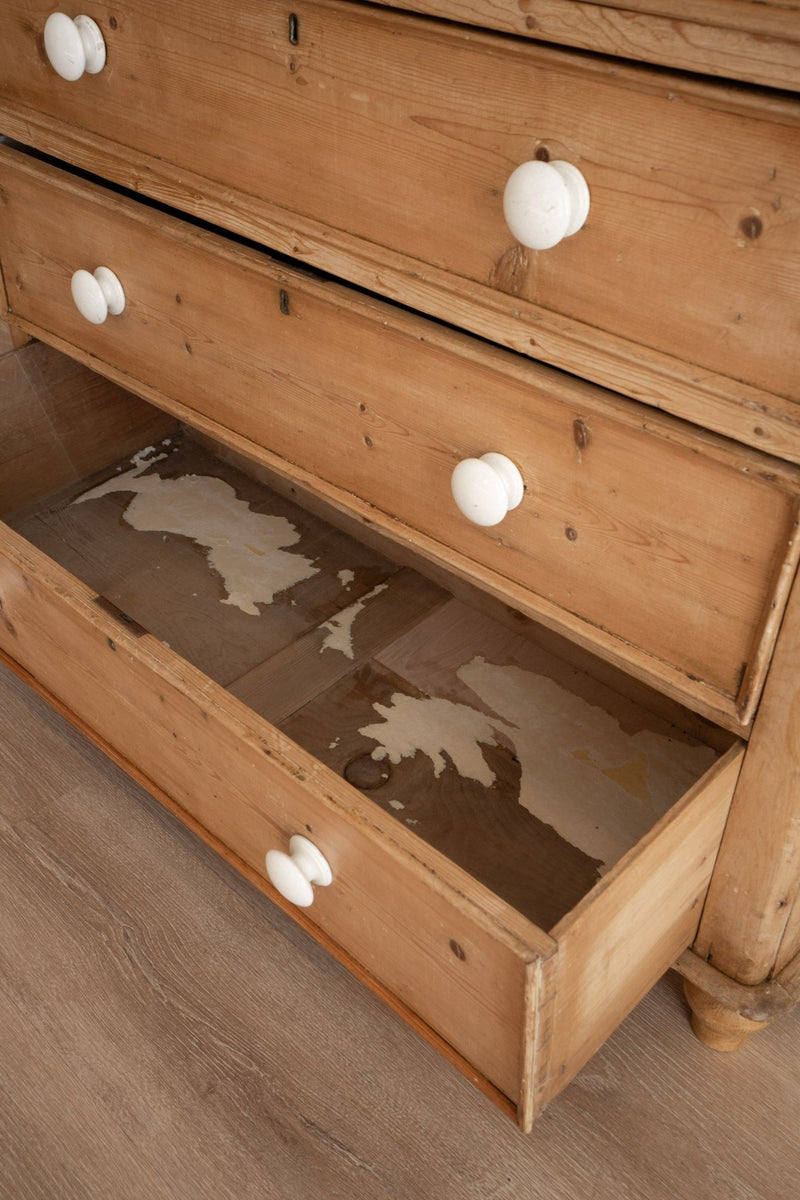2/3 Porcelain Knob Pine Chest of Drawers - IDYLL MANOR