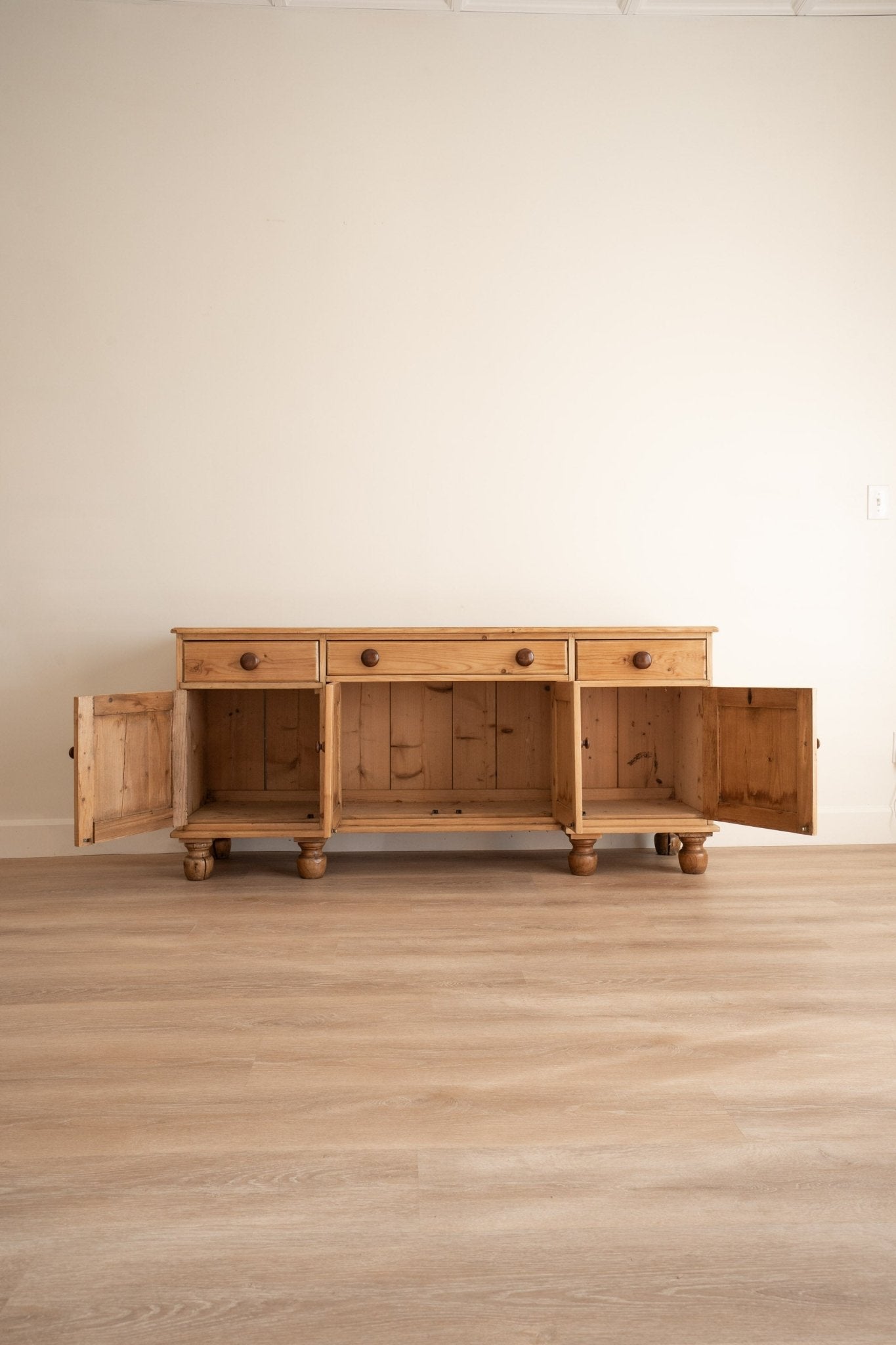 Pine Sideboard | Dark Knobs - IDYLL MANOR