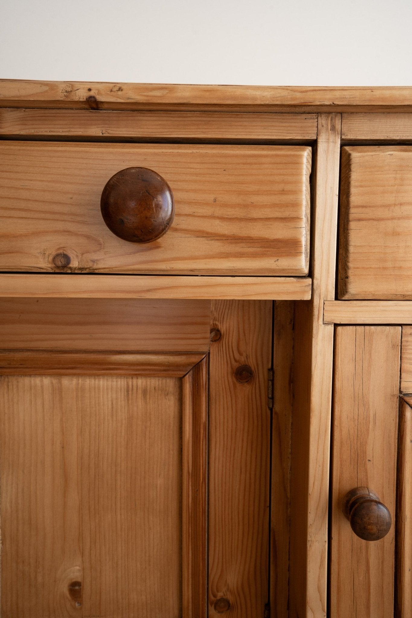 Pine Sideboard | Dark Knobs - IDYLL MANOR