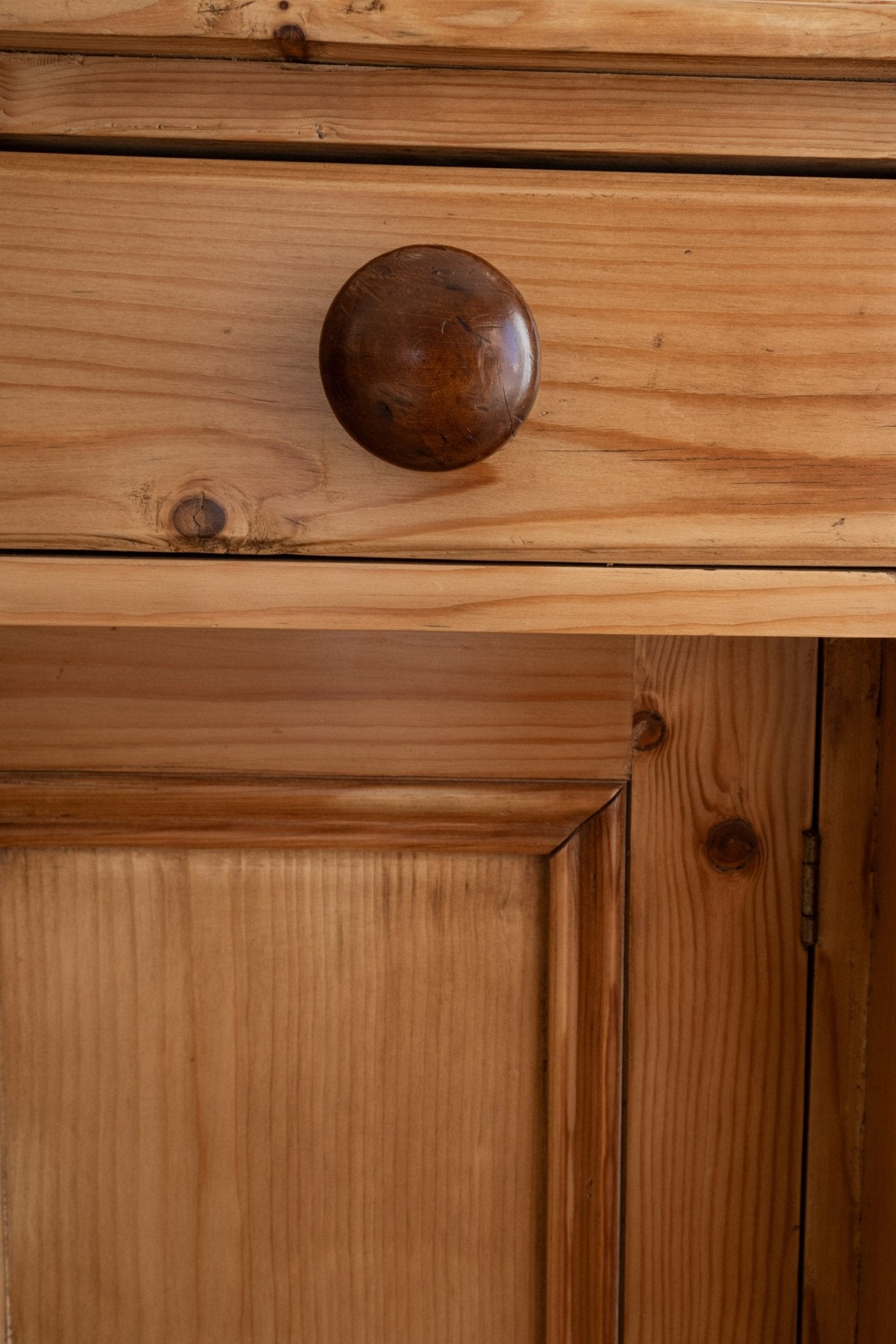 Pine Sideboard | Dark Knobs - IDYLL MANOR