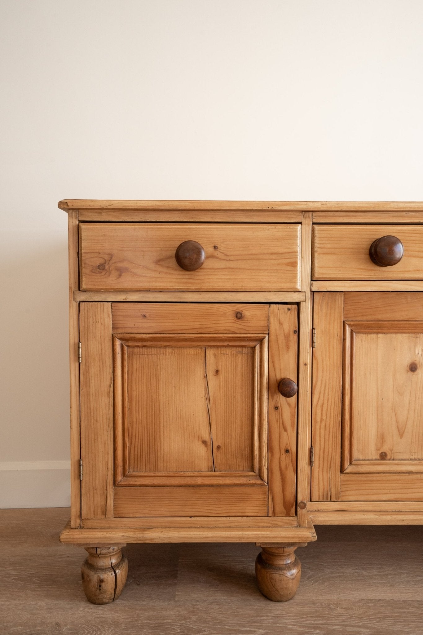 Pine Sideboard | Dark Knobs - IDYLL MANOR
