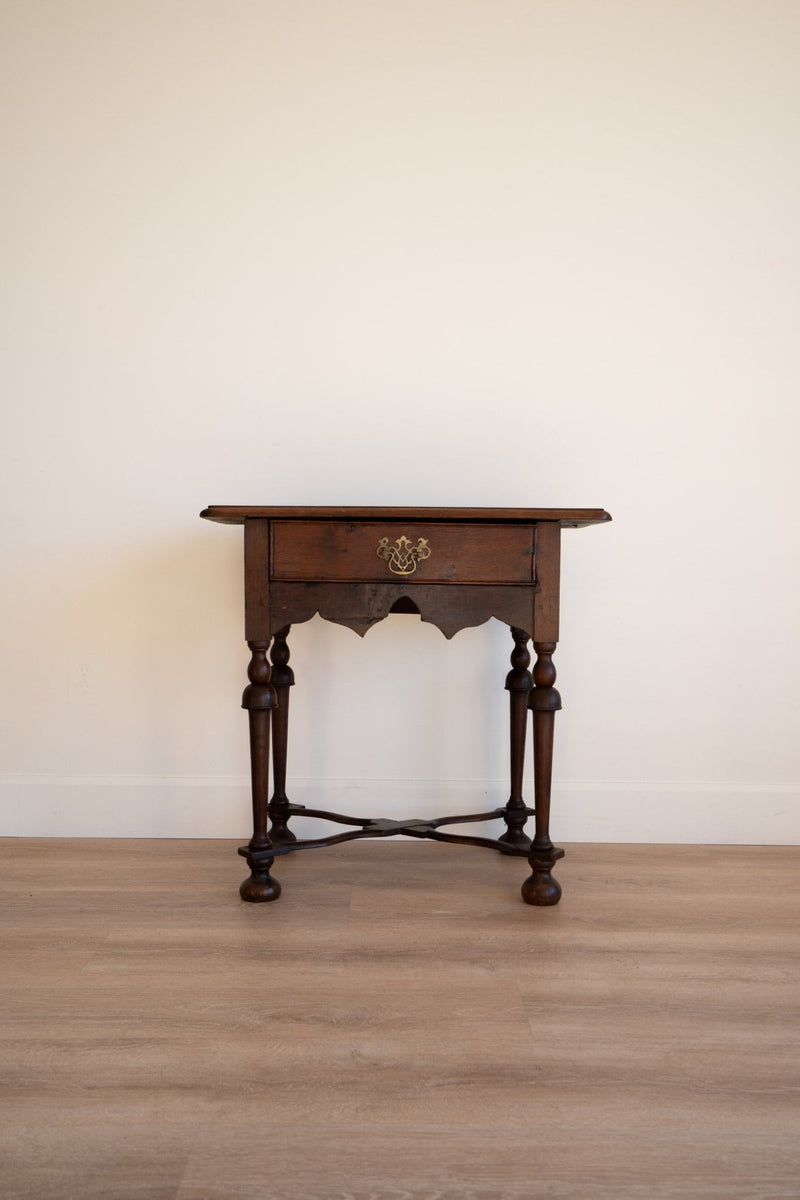 Carved Oak Side Table 18th Century - IDYLL MANOR