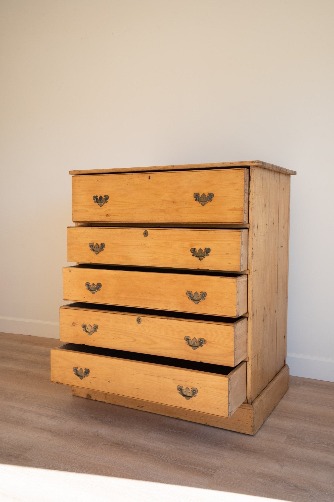 Tall Chest of Drawers, 5 Brass Handles - IDYLL MANOR