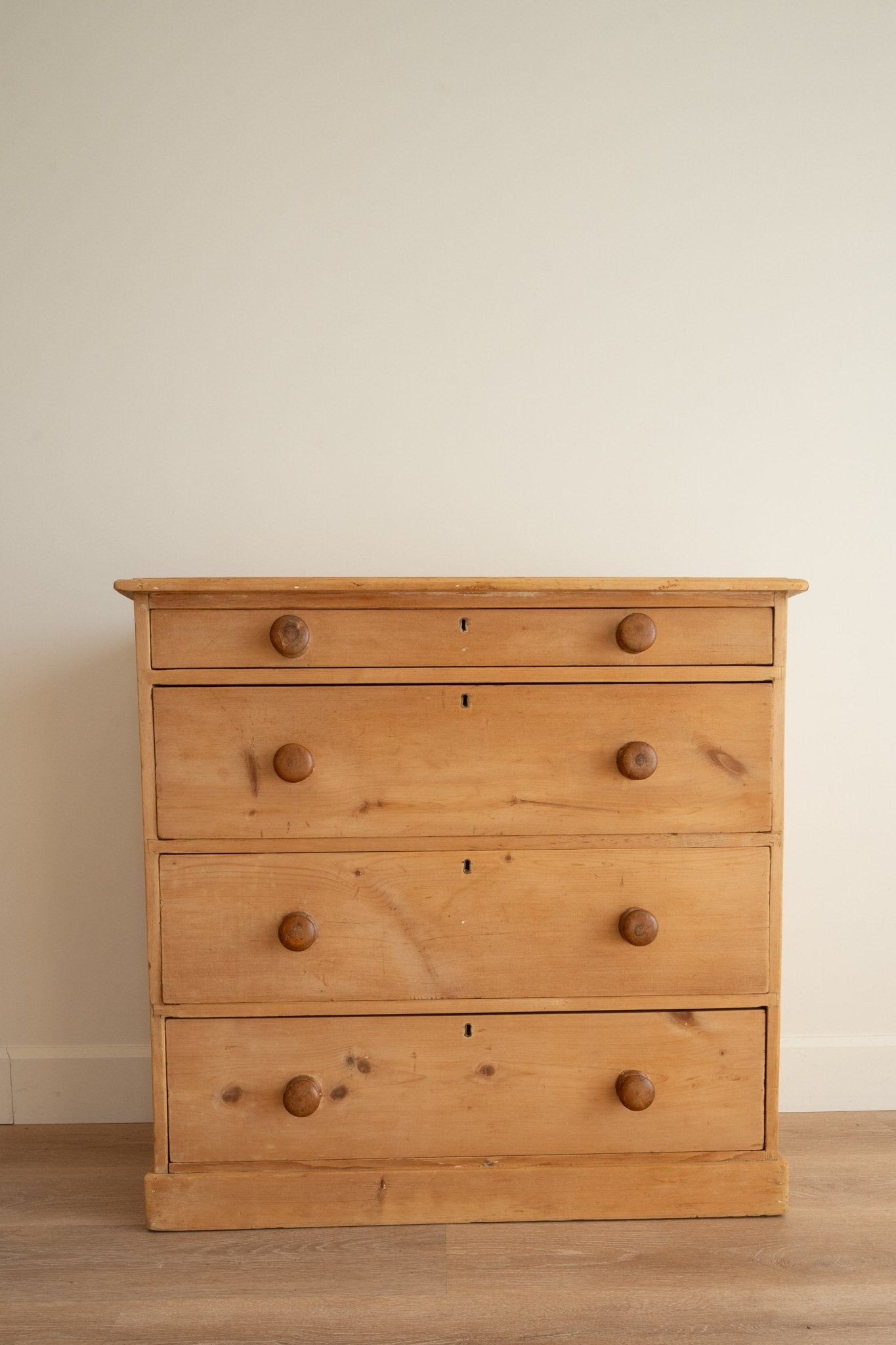 Light Wood Dresser | Chest of Drawers With Plinth Base - IDYLL MANOR