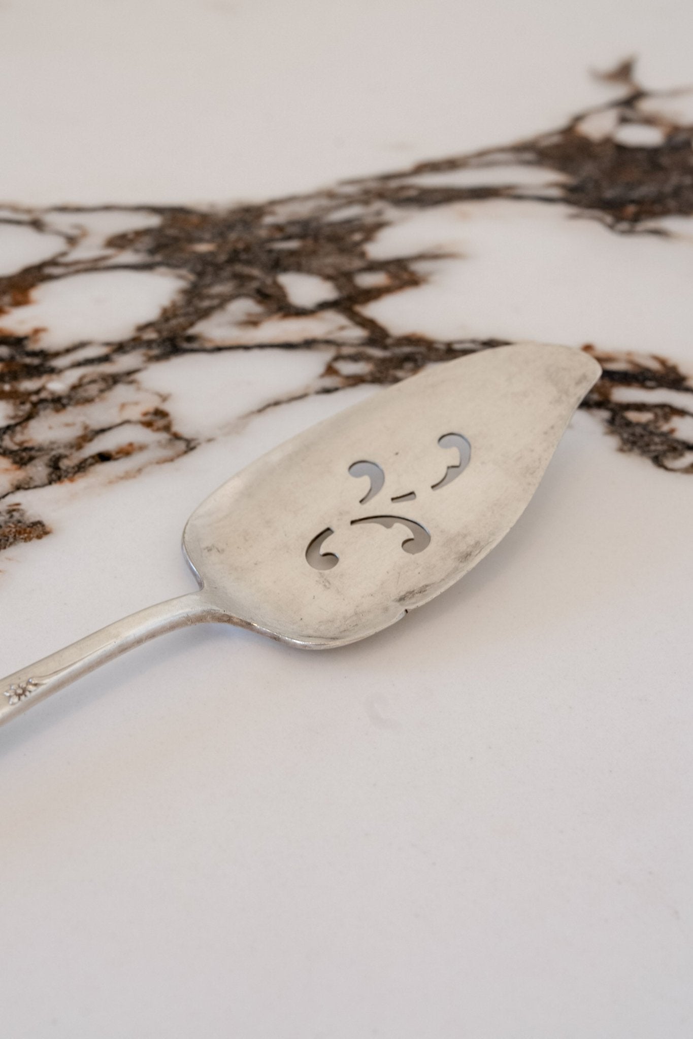 Vintage Cake Server - IDYLL MANOR