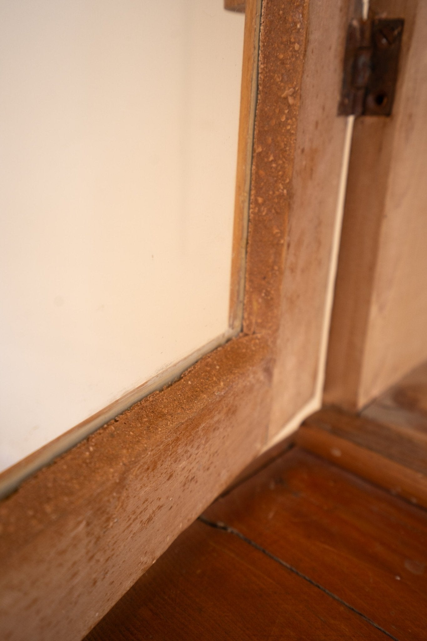 Glass Doors Kitchen Dresser - IDYLL MANOR