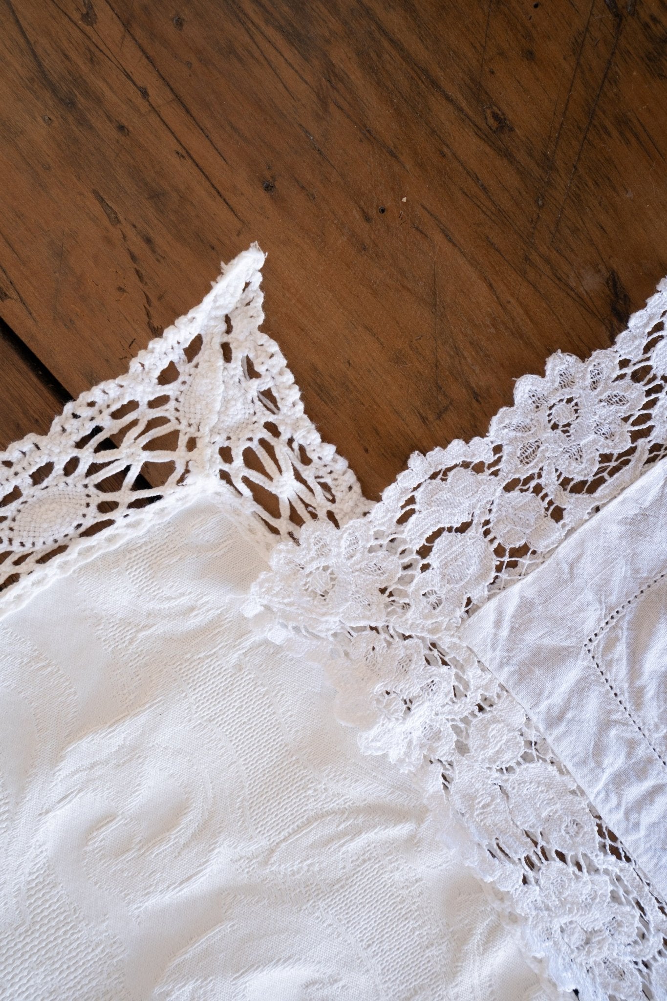 Vintage Cream Table Runner With Crotched Edge - IDYLL MANOR