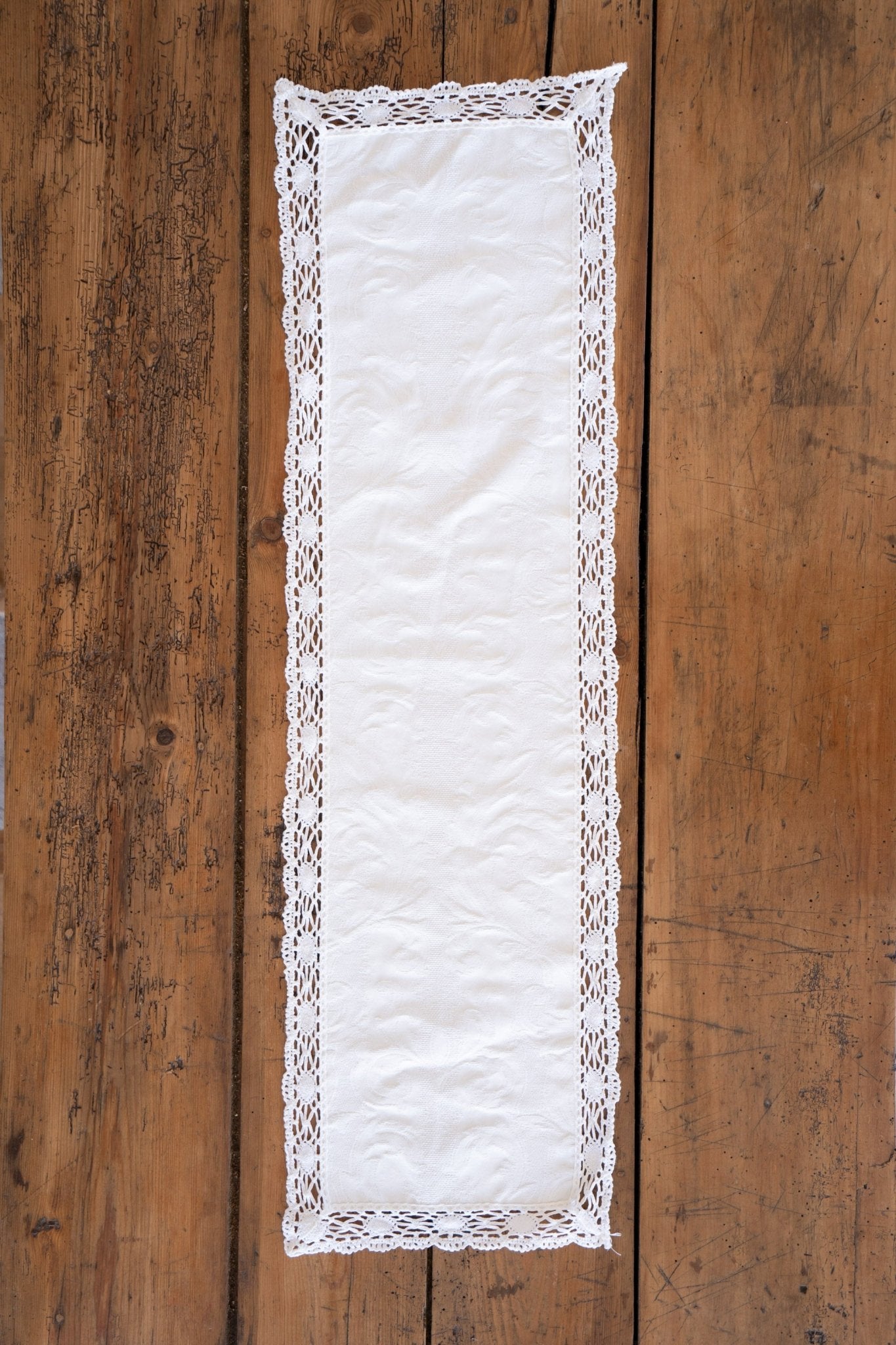 Vintage Cream Table Runner With Crotched Edge - IDYLL MANOR