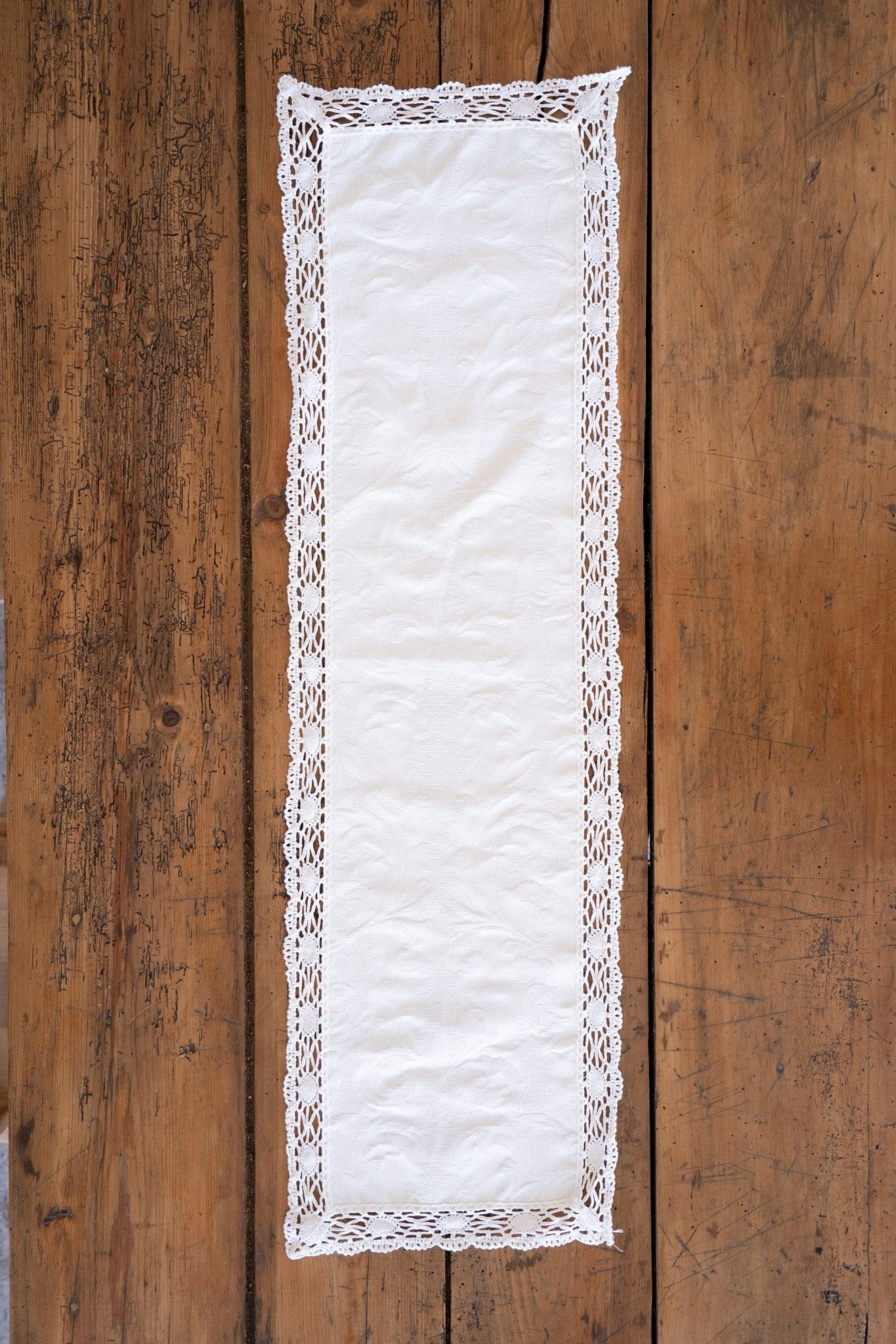 Vintage Cream Table Runner With Crotched Edge - IDYLL MANOR
