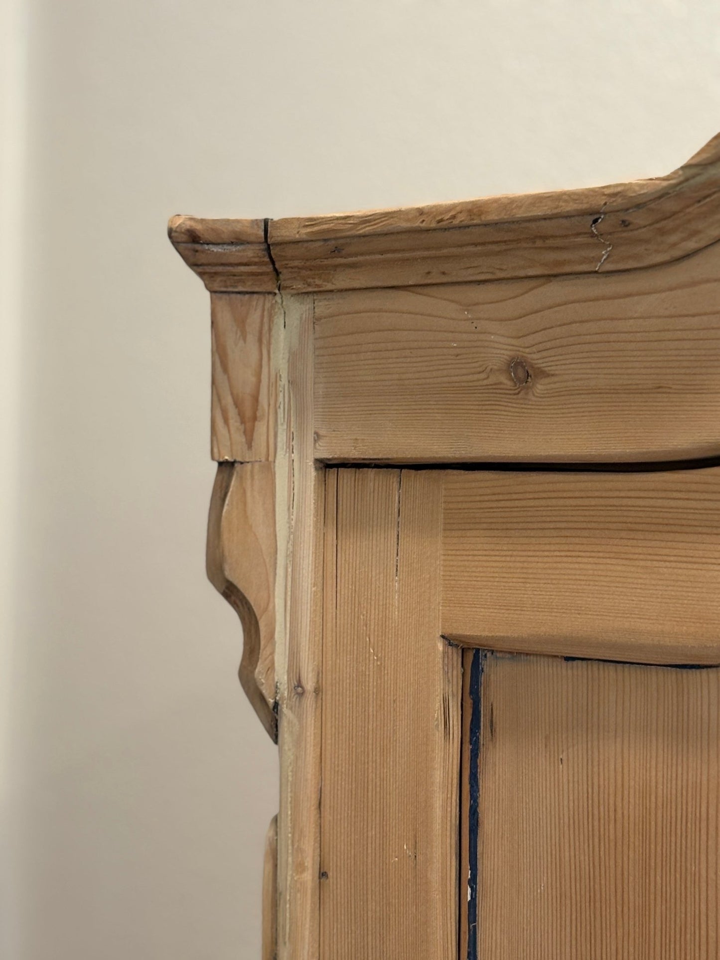 Double Doored Wardrobe - IDYLL MANOR